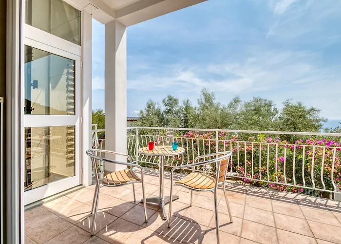 Ala - Luce Del Sol With Pool - L - Happy