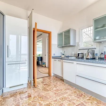 Luce Del Sol With Pool - L Apartment