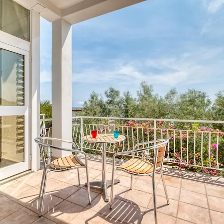 Ala - Luce Del Sol With Pool - L - Happy