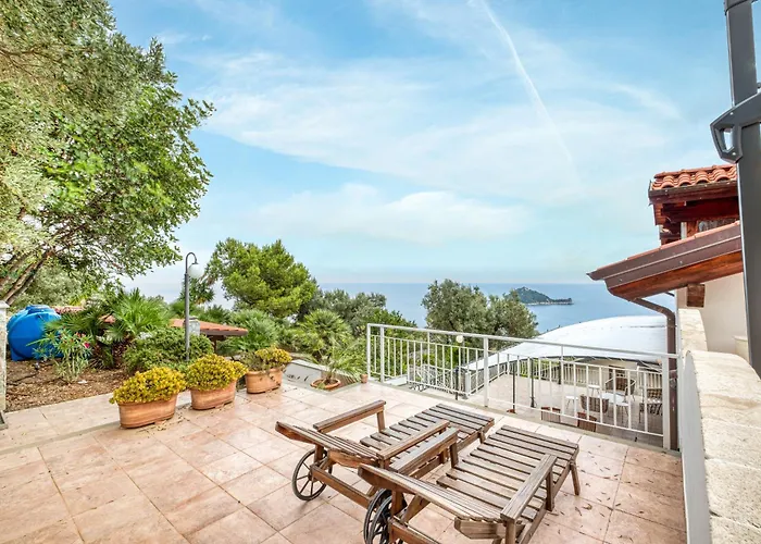 Ala - Luce Del Sol With Pool - L - Happy Alassio